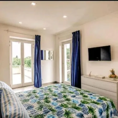 شقة A Terrace On Capri Con Piscina Idromassaggio ماسّا لوبْرينسِ