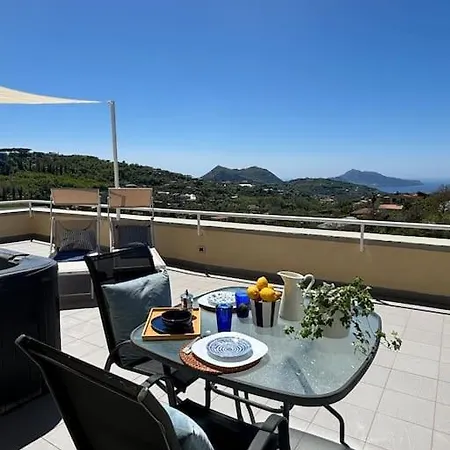 A Terrace On Capri Con Piscina Idromassaggio شقة ماسّا لوبْرينسِ